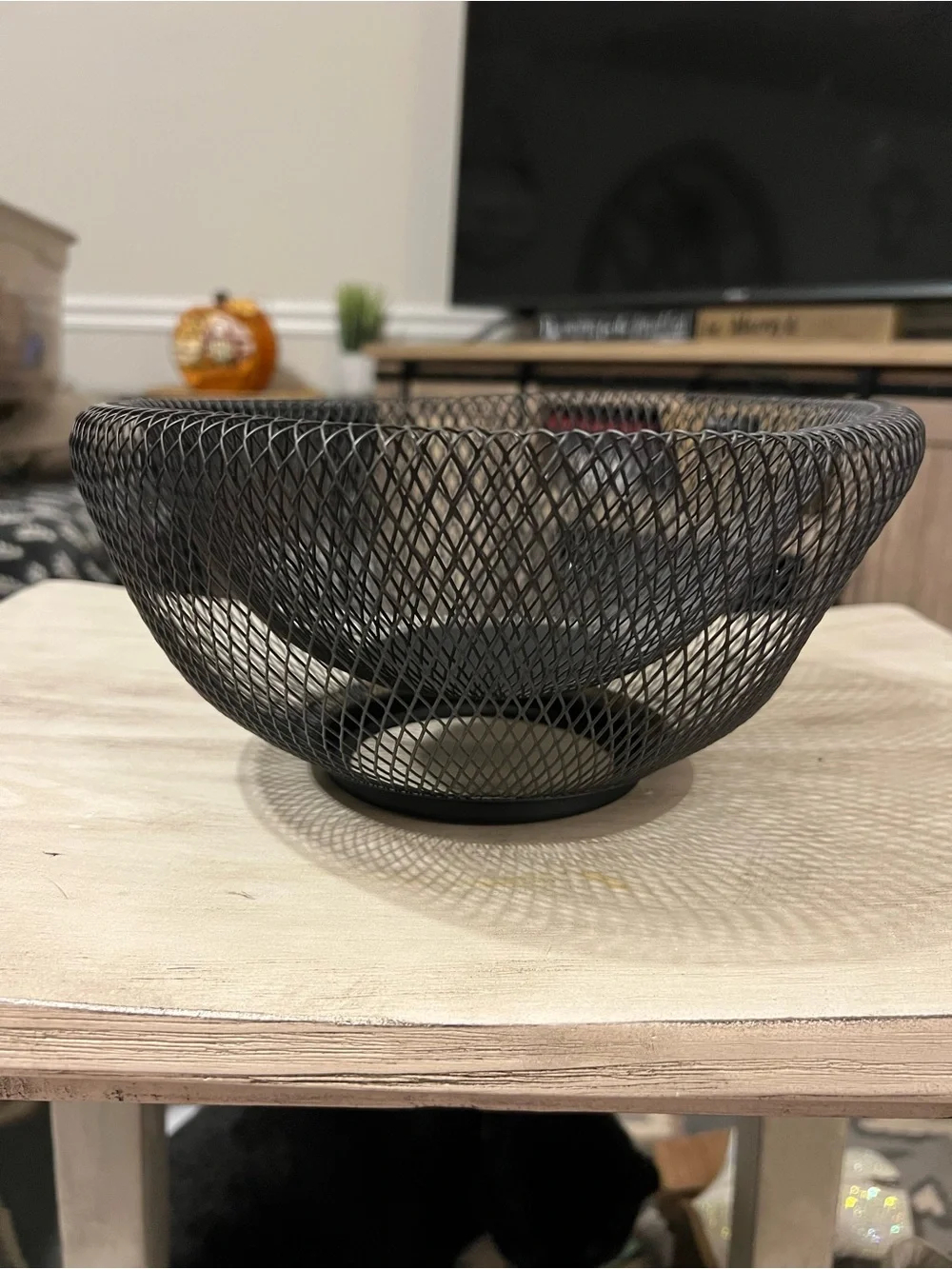 Modern Black Wire Mesh Fruit Bowl Centerpiece Basket Metal Decorative Bowl